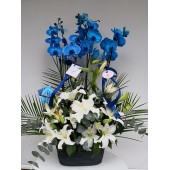 4 dal Mavi Orkide ve Lilyumlar ile Arajman 